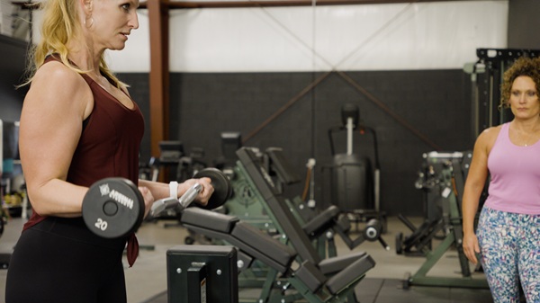 Lana and Missy working upper body in the gym